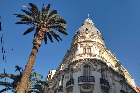Oran: The absolute everything of El Bahia with a local