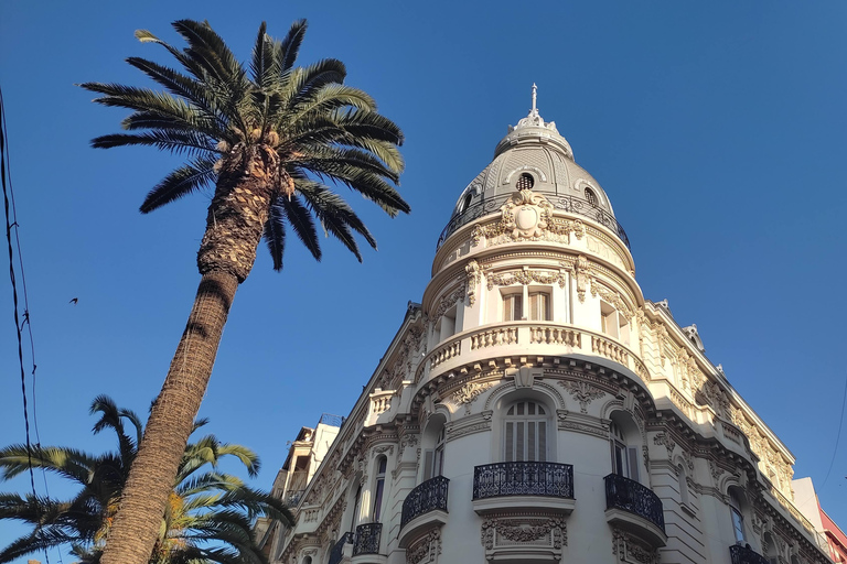 Oran: The absolute everything of El Bahia with a local