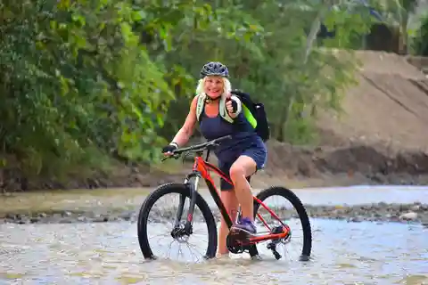 Jaco Beach: Jungle and Waterfalls Mountain Bike Tour