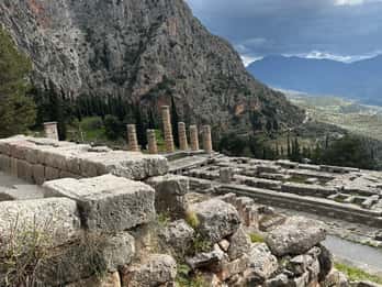 Visit Thermopylae & Delphi Navel of Earth Private Tour 8H