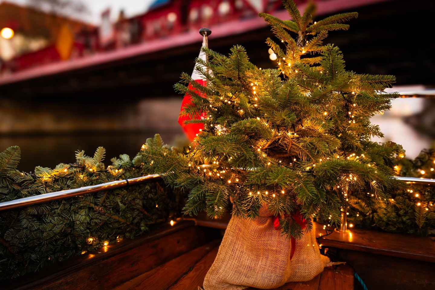 Вечерняя прогулка на лодке по старому Вроцлаву