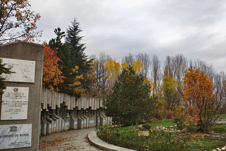 索非亚钟声公园，超过 100 个钟声。导游陪同，接送服务索非亚钟声公园，超过 100 个钟声。导览，接送服务