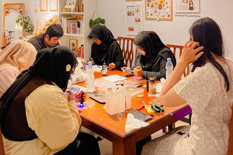 Yogyakarta: Pressed Flower Jewelry Resin Workshop