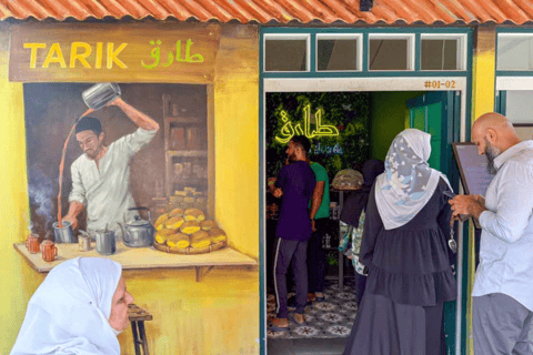 Singapore: Bugis & Kampong Glam Walking Tour with Snacks Faith, Flavours & Art, From Waterloo Street to Haji Lane
