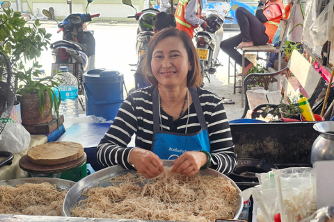 Ayutthaya: Woks and Wats Food Tour with 14+ Tastings