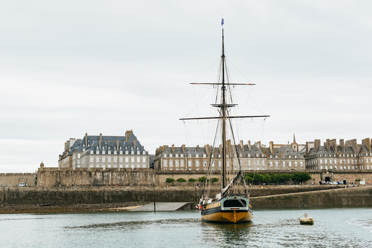 Saint-Malo: Guided Boat Tour with Local Captain 1-Hour Boat Tour