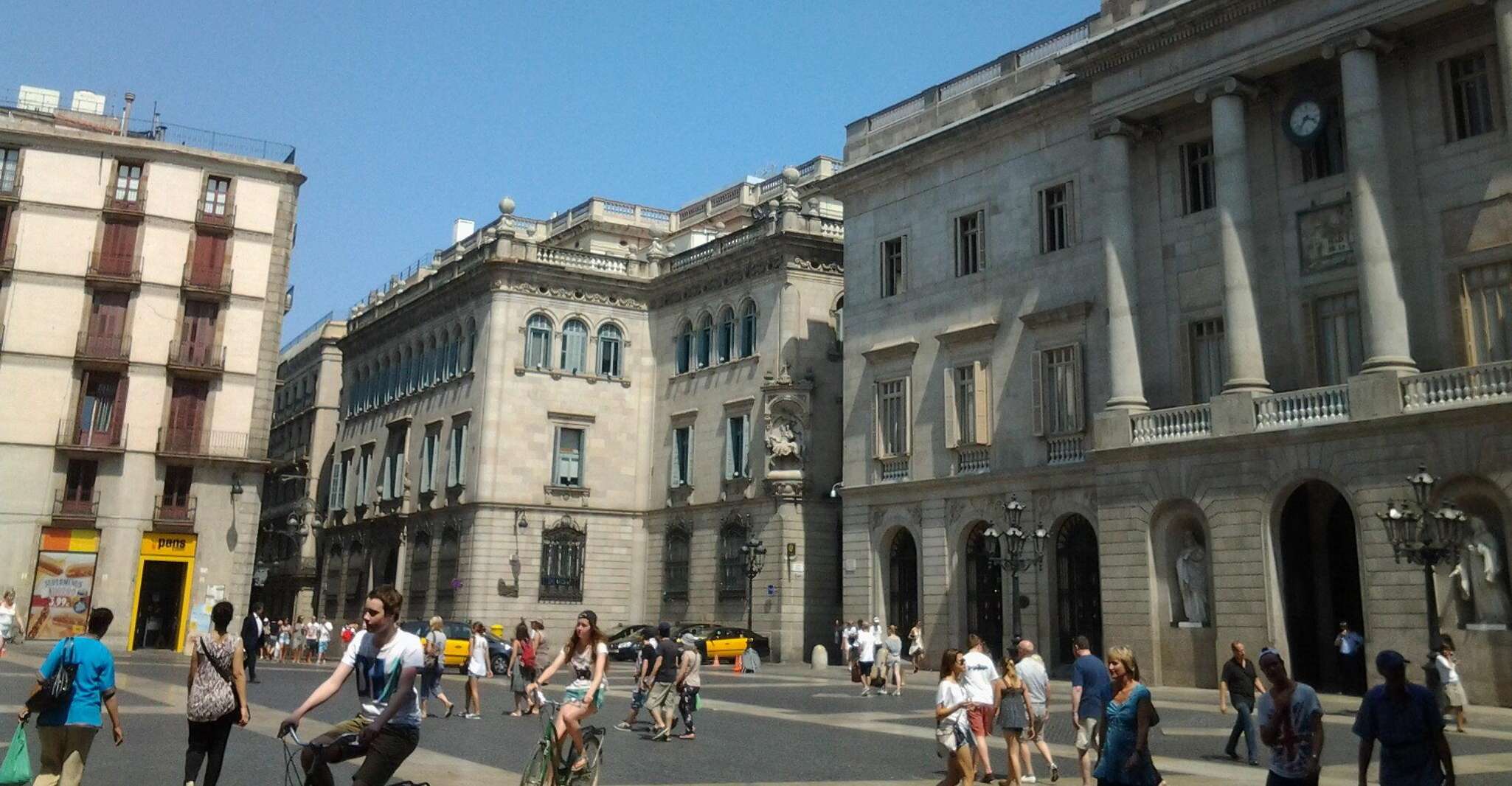 Barcelona: Gothic Quarter Legends Walking Tour with Tapas photo 3