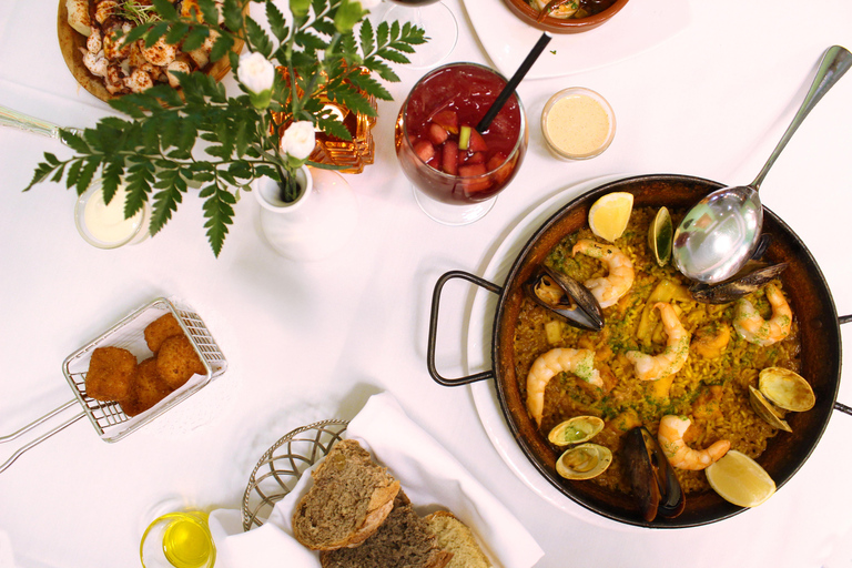 Espectáculo de flamenco con cena y sangríaEspectáculo flamenco con cena y sangría