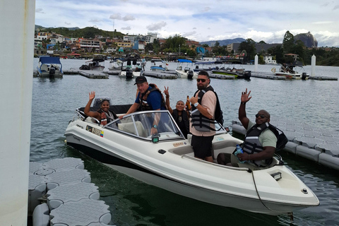 Medellín: Guatapé VIP + Helicopter Flight + Boat Ride + Piedra del Peñol