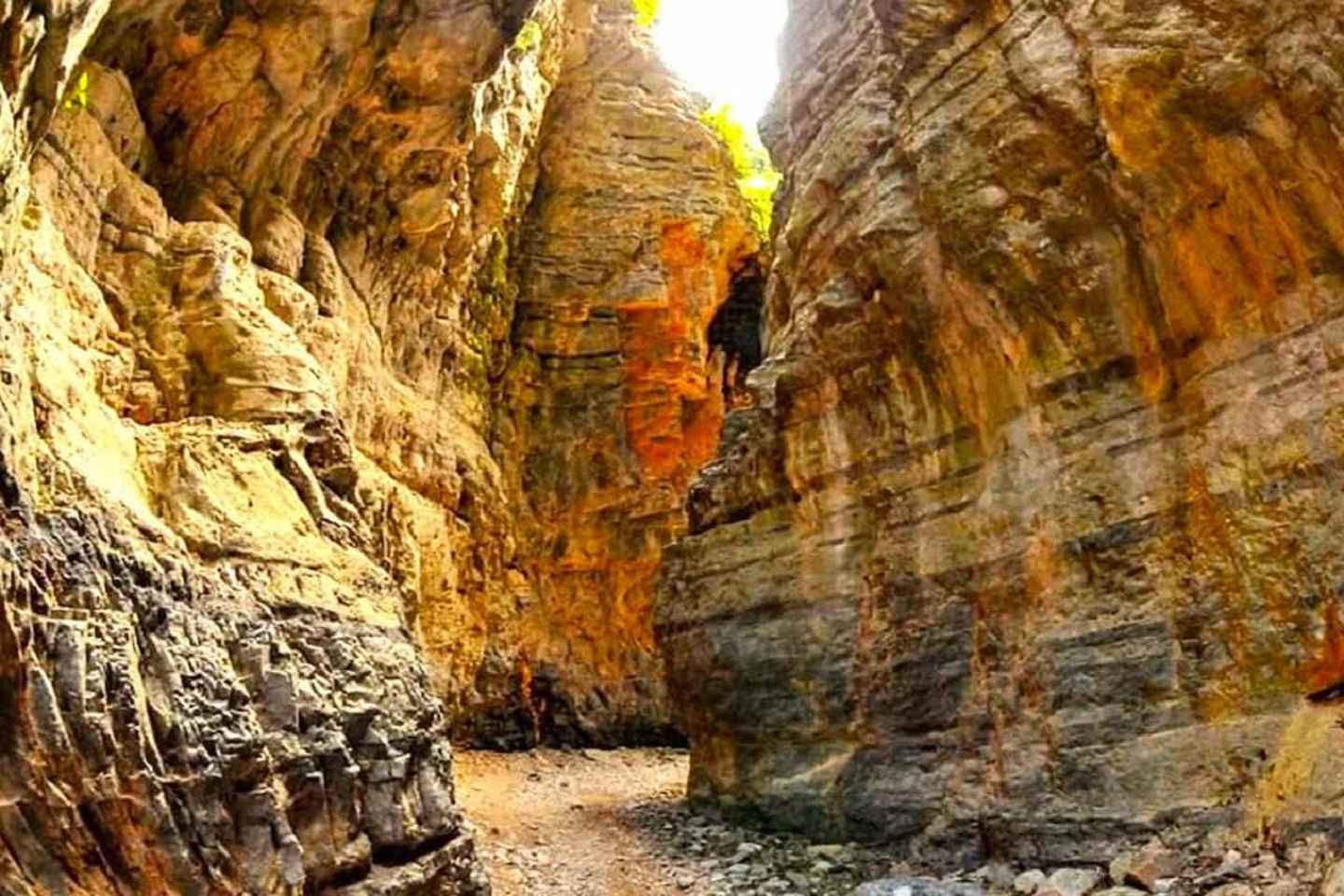 Randonnée guidée aux Gorges d'Imbros et visite de village