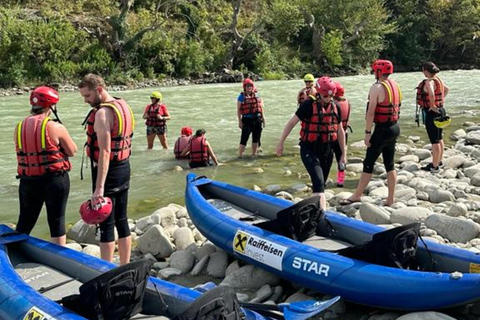 Kajakpaddling i floden Viosa - AlbanienGjirokastra:Kajakpaddling i floden Viosa