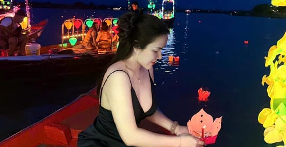 Hoi An: Hoai River Boat Ride with Lantern Release