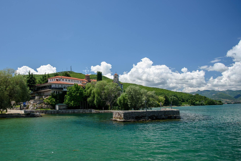 Depuis Ohrid/Struga : Excursion en bateau vers le monastère de Saint NaumEn minibus (petits groupes)