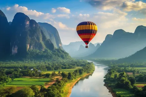 Vang Vieng: paseo en globo aerostático con servicio de recogida en el hotel de la ciudad