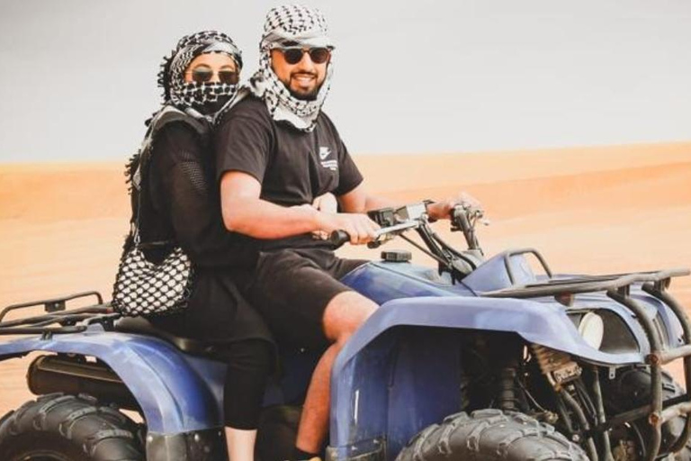 رحلة ركوب الجمال التقليدية في الدوحة وتجربة قيادة سيارات الدفع الرباعي الحديثة على الطرق الوعرةال