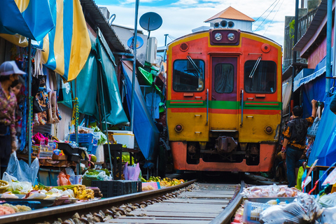 Bangkok: Maeklong Railway Market and Floating Markets Tour