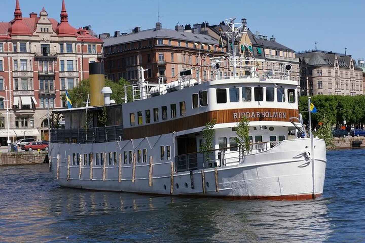Stockholm Old Town Walking Tour & Archipelago Cruise