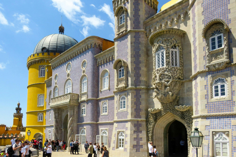 Lisbona: Sintra, Palazzo Pena, Roca Cape Coast e Cascais - 8hTour di 8 ore Sintra Pena Palazzo Giardini Roca Cape Coast Cascais