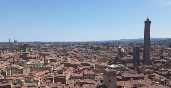 Bologna: Old Town Walking Tour with a Licensed Guide