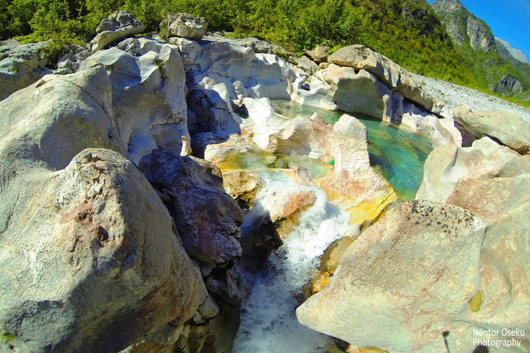 Au départ de Tirana : 3 jours de randonnée dans le parc national de Theth et dans l&#039;œil bleu