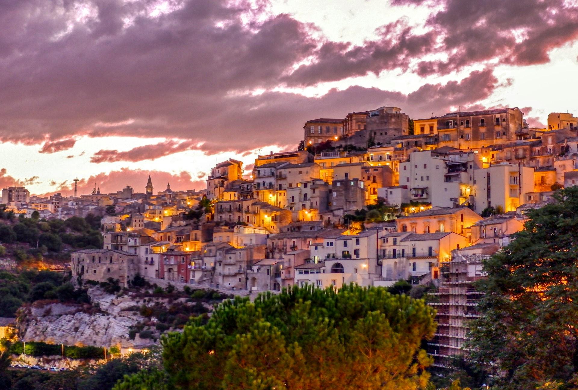 Von Syrakus aus: Tour nach Ragusa Ibla, Noto und Modica mit Scacce-Lebensmittelverkostung