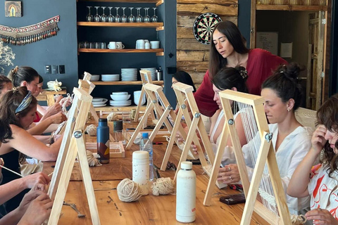 Learn the art of weaving with natural fibers in San José