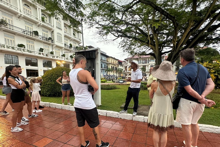 Casco Viejo Walking Tour: History, Culture & Local Tasting