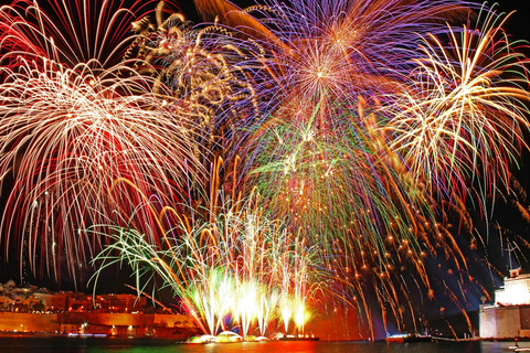 Sliema: Fernandes Fireworks Festival Cruise w/ Dinner+Drinks Without Transportation