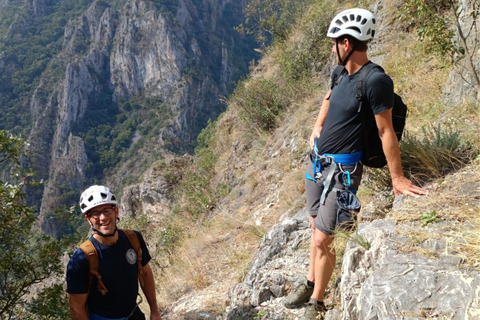 Skopje: Kletterabenteuer im Matka-Canyon mit GuideSkopje: Matka Canyon Climbing Adventure with Guide