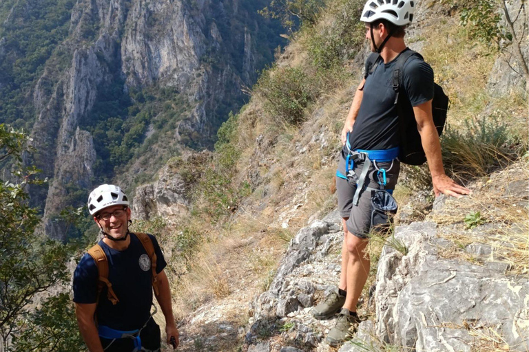 Skopje: Kletterabenteuer im Matka-Canyon mit GuideSkopje: Matka Canyon Climbing Adventure with Guide