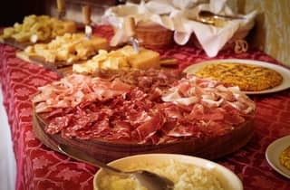 Módena: almuerzo con vinagre balsámico, tour por una bodega y cata