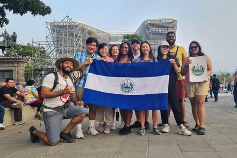 San Salvador: kulturalna i historyczna wycieczka pieszaSan Salvador: Tour por el centro histórico en español