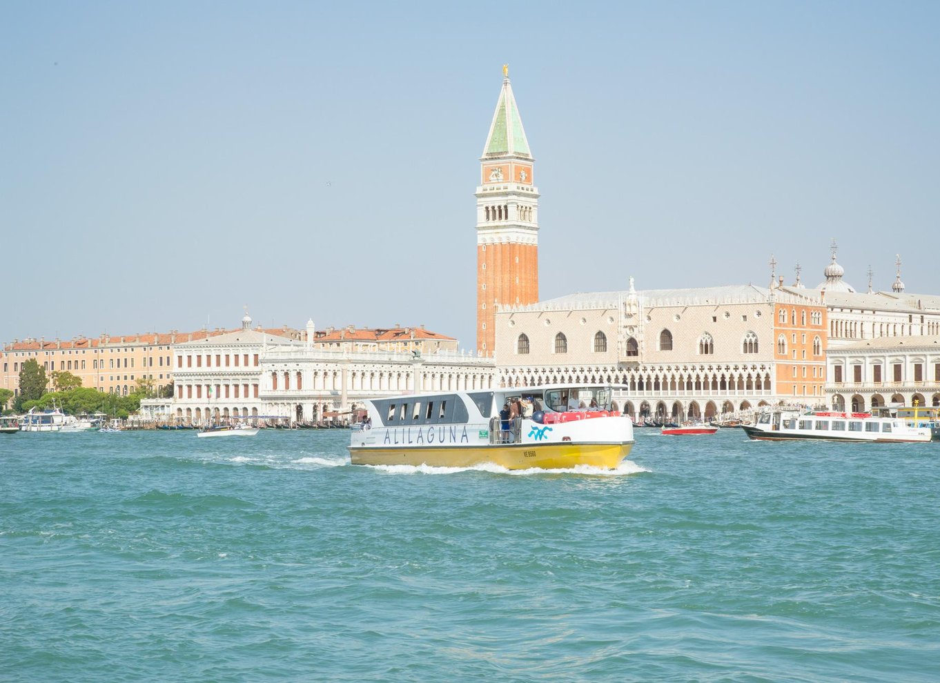 Bådtur: Glimt af øerne Murano, Torcello og Burano