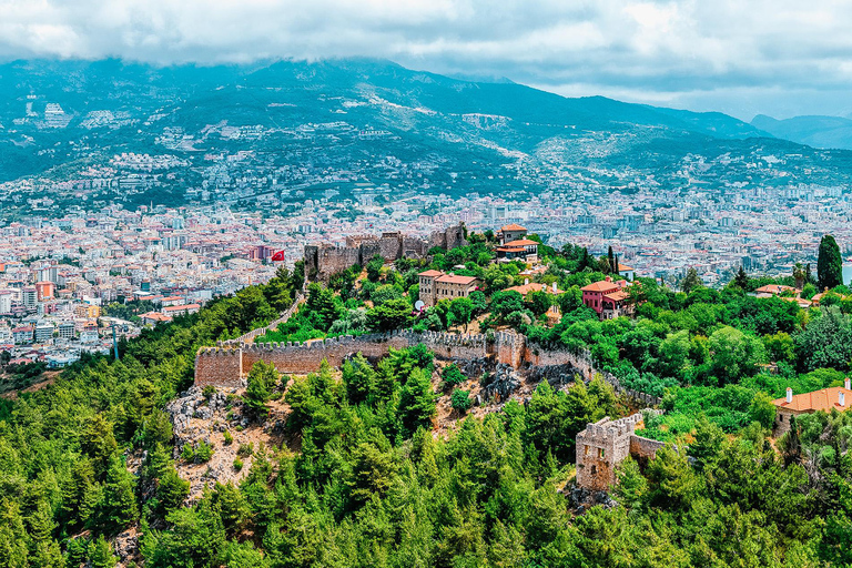 Alanya: tour della città con funivia, tour in barca e pranzo DimcayTour dei punti salienti di Alanya: Funivia, crociera in barca e attrazioni della città