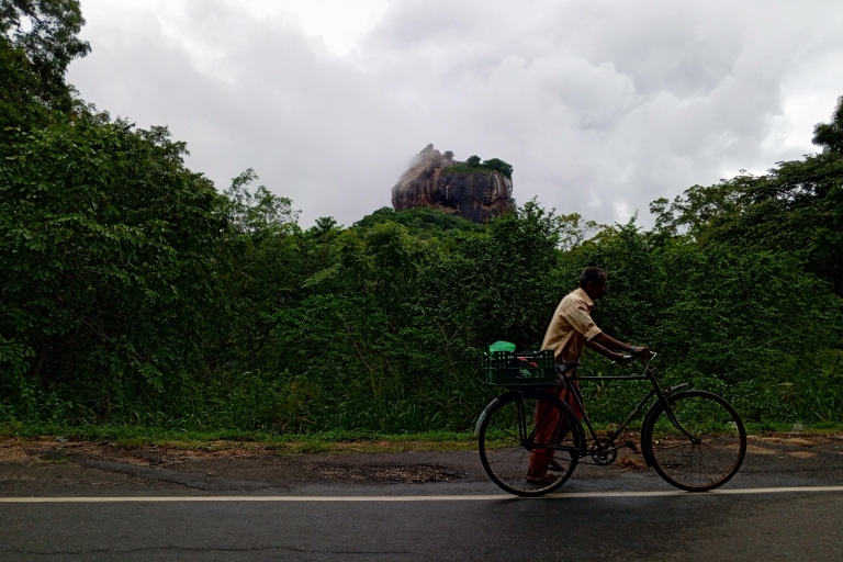 Sigiriya Tagestour | Besuch Sigiriya Felsen Dambulla HöhlentempelSigiriya Tagestour | Besuch des Dambulla Höhlentempels Golden Temple