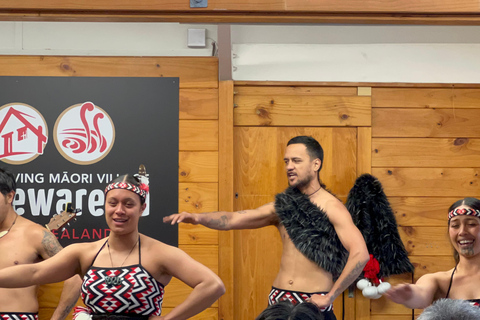 WHAKAREWAREWA - Das lebende Maori-Dorf - Gruppentour ab AKL