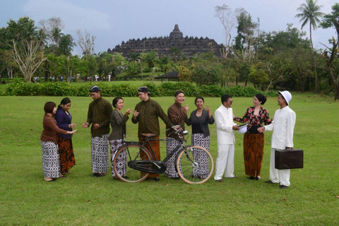 WSCHÓD SŁOŃCA W PUNKCIE WIDOKOWYM, BOROBUDUR I PRAMBANAN