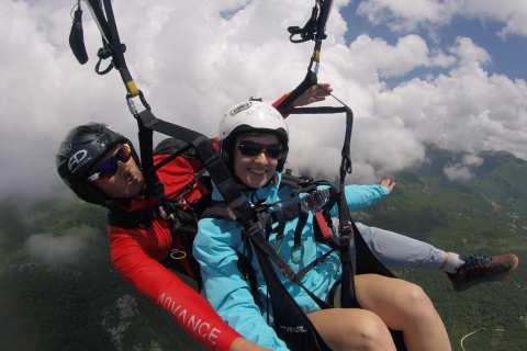 Budva of Petrovac: Paragliding-ervaringParagliden Montenegro De beste ervaring