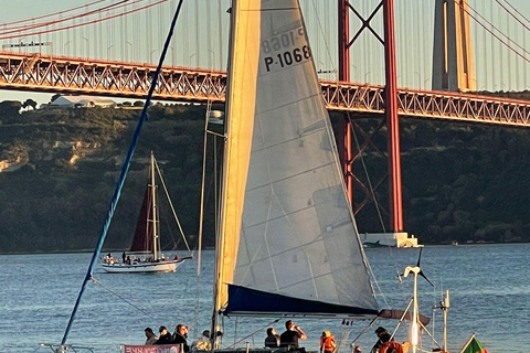 رحلة بحرية لمدة ساعتين في لشبونة على متن سفينة غروب الشمسرحلة بحرية لشبونة غروب الشمس لمدة ساعتين