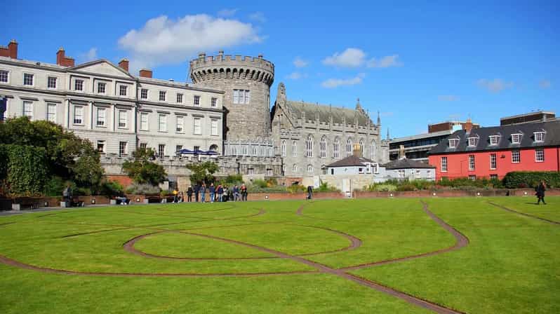 Dublin: Visita guiada personalizada ao Livro de Kells e ao Castelo de Dublin com entrada rápida