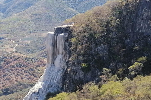 tur förstenade vattenfall &quot;Hierve el agua&quot;