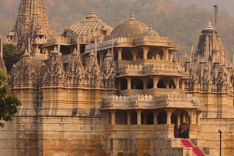 Von Udaipur aus: Kumbhalgarh und Ranakpur Private Tagestour