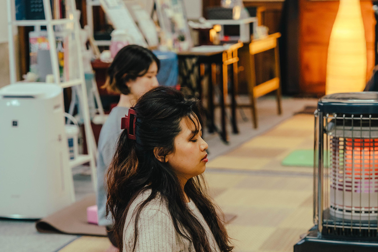 Kyoto: Yoga Session in a Japanese Temple with a Meal 2 yoga lesson + meal