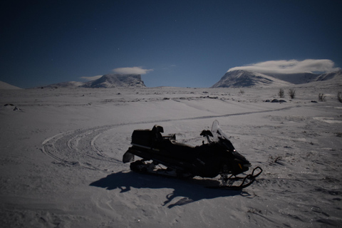 Abisko: Snowmobile sightseeingSnowmobile sightseeing - Driving 2 people on 1 machine