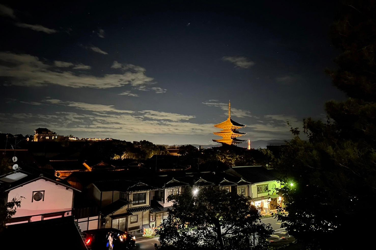 Kyoto: tour a piedi serale a Gion e nel quartiere delle geisheKyoto: tour a piedi serale di Gion e del quartiere delle geishe