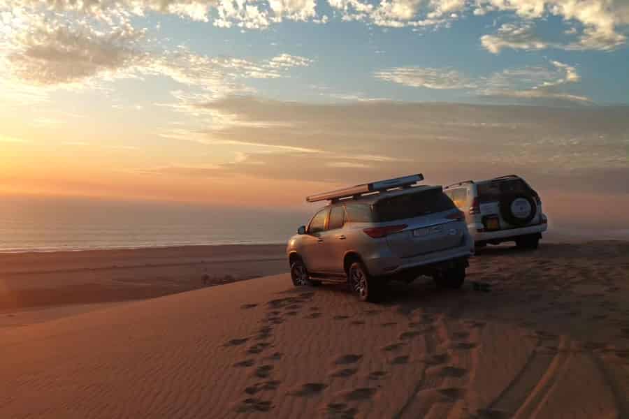 Swakopmund: Sundowner in den Namib-Dünen mit Snacks und Getränken. Foto: GetYourGuide