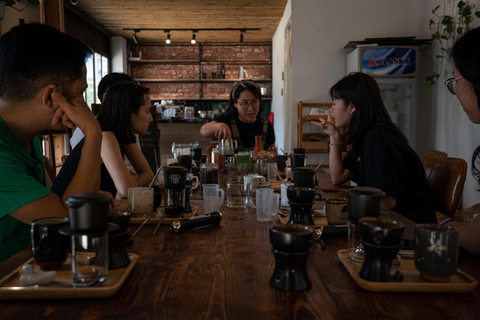 Da Nang: Hands-On Vietnamese Coffee Class with Local Host