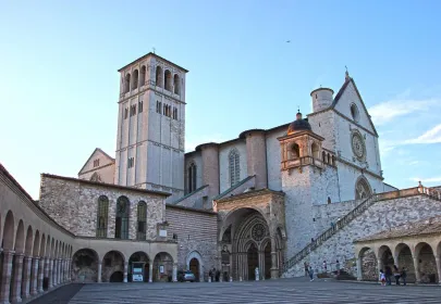 Rundgang durch Assisi: Der Heilige Franziskus und die Heilige Klara