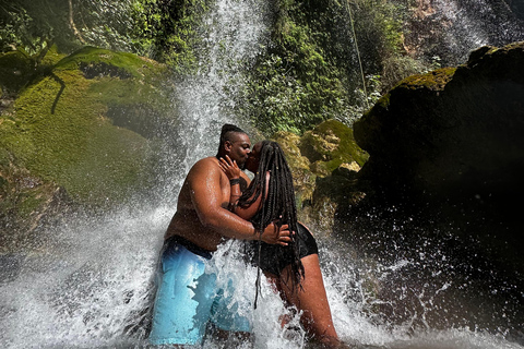 Valência: viagem de 1 dia explorando cachoeiras, fontes e cavernas.