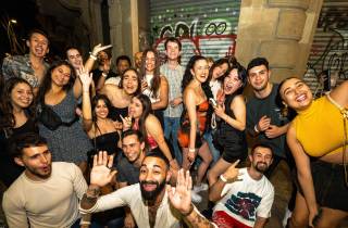 Barcelona: Kneipentour mit 1 Stunde offener Bar und VIP-Club-Eintritt